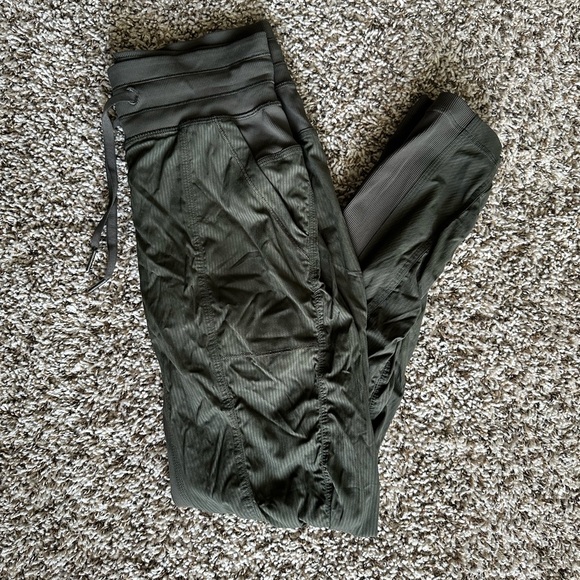 LULULEMON DANCE STUDIO CROP - Picture 5 of 8